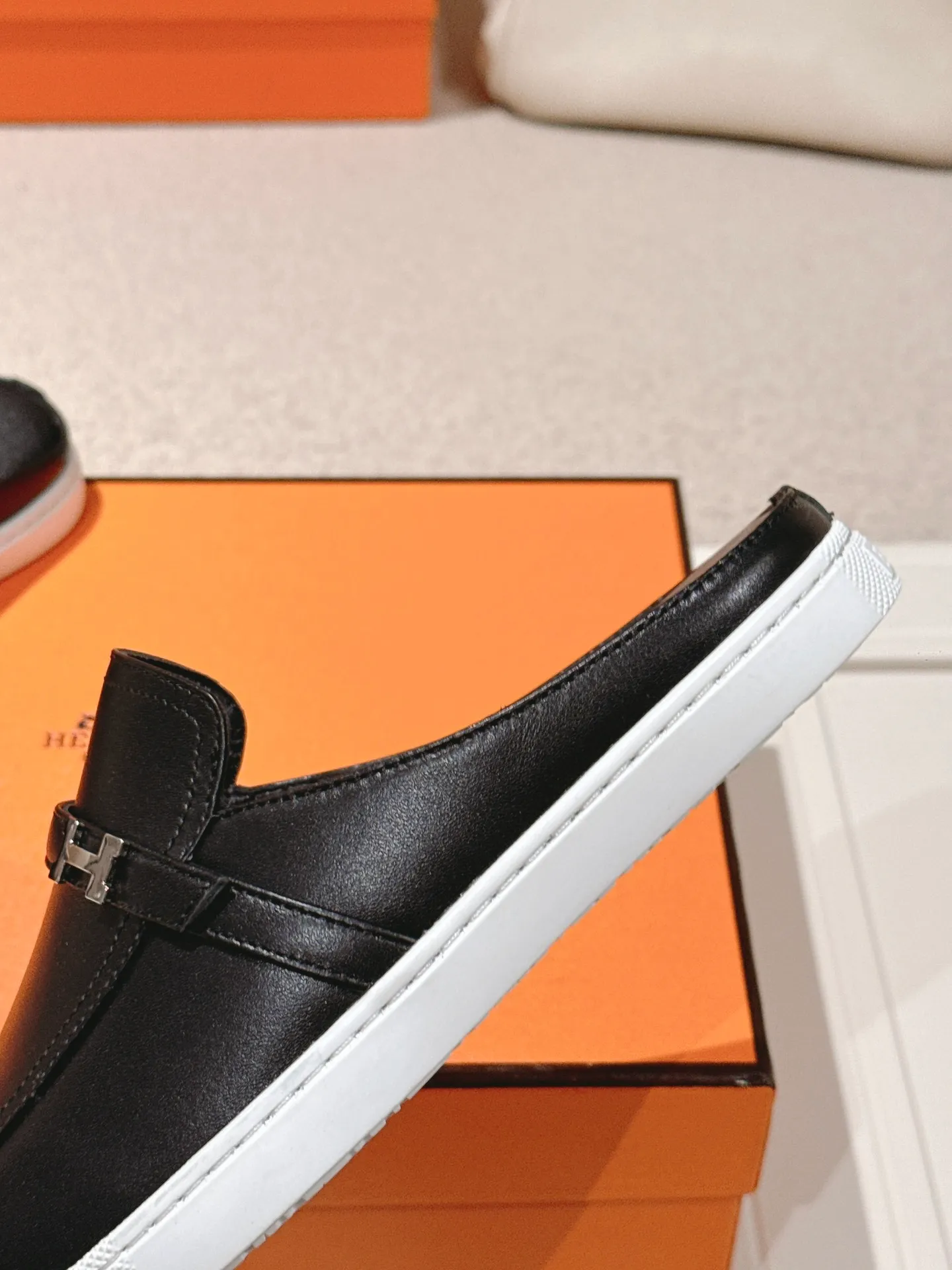 Men's men's shoes 💰560💰 Hermes 25ss new autumn and winter loafers, British retro design, classic and durable! Original reverse mold last, the ultimate 1:1 shape. Fabric: Cow suede/calfskin Lining: Imported sheepskin lining Outsole: Open-molded rubber sole Size: 35-45